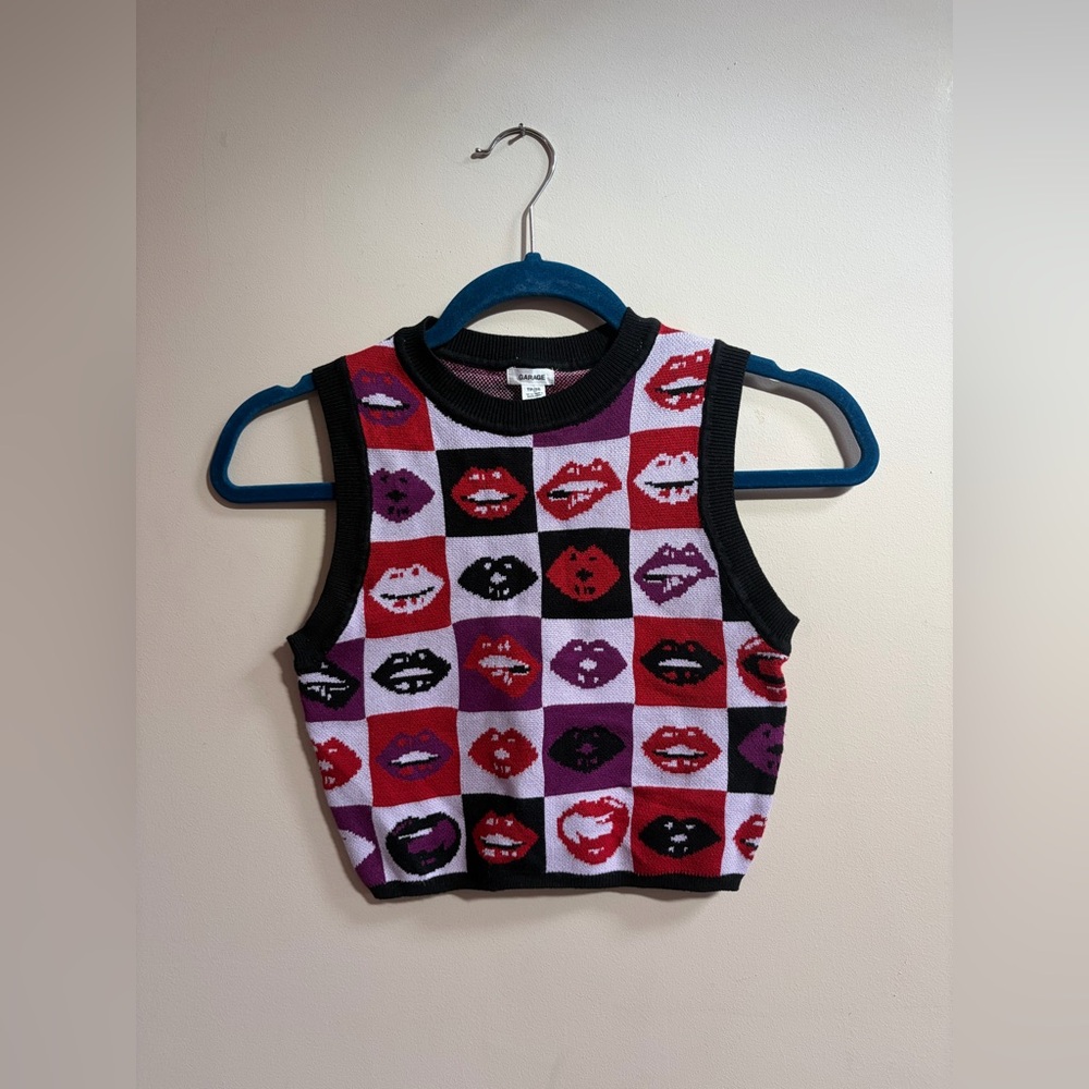 Garage Whatever Pattern Multicolor Lip Graphic Crop Top Shirt Sweater Vest Top